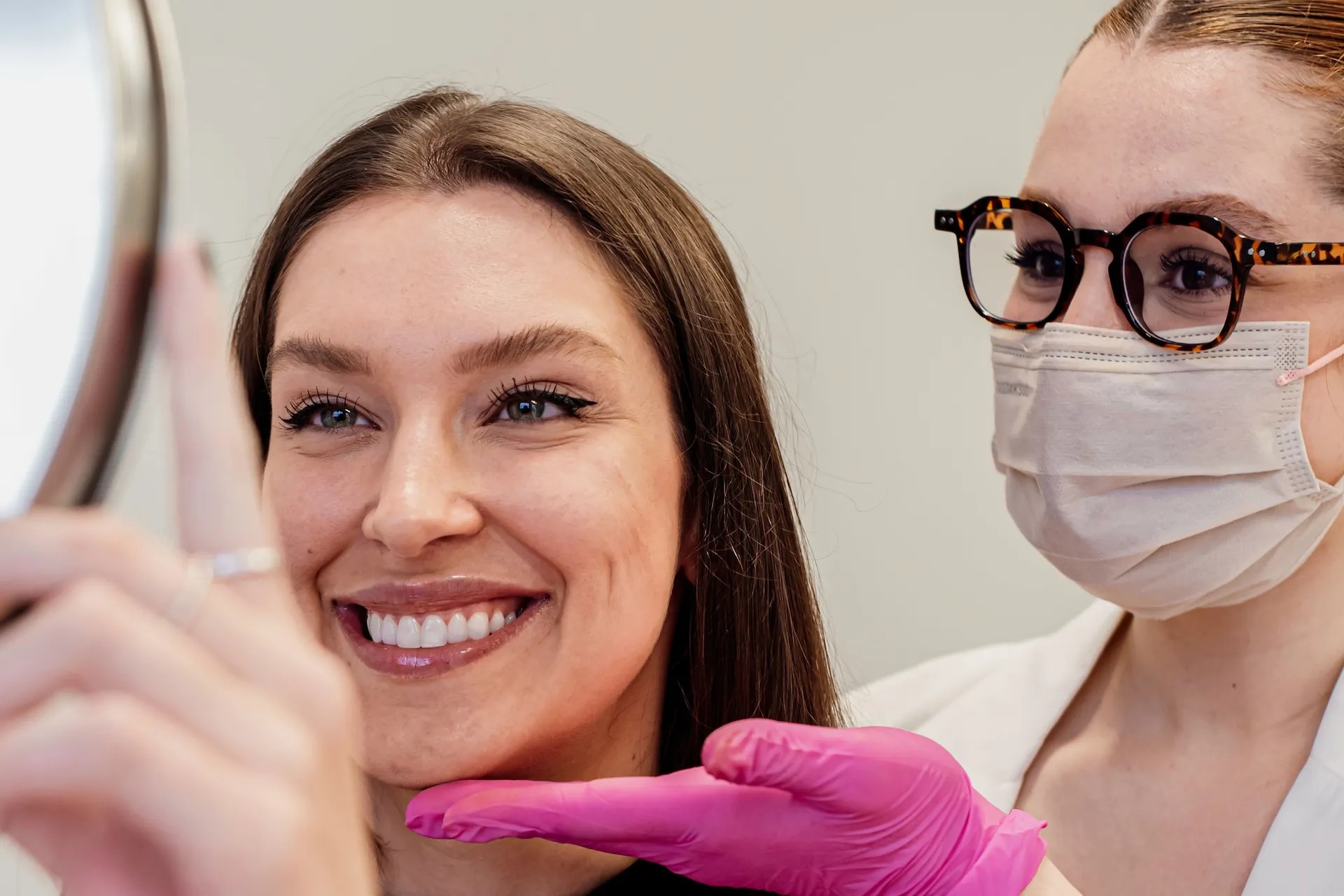 Diseño de sonrisa natural realizado en clínica dental en Heredia